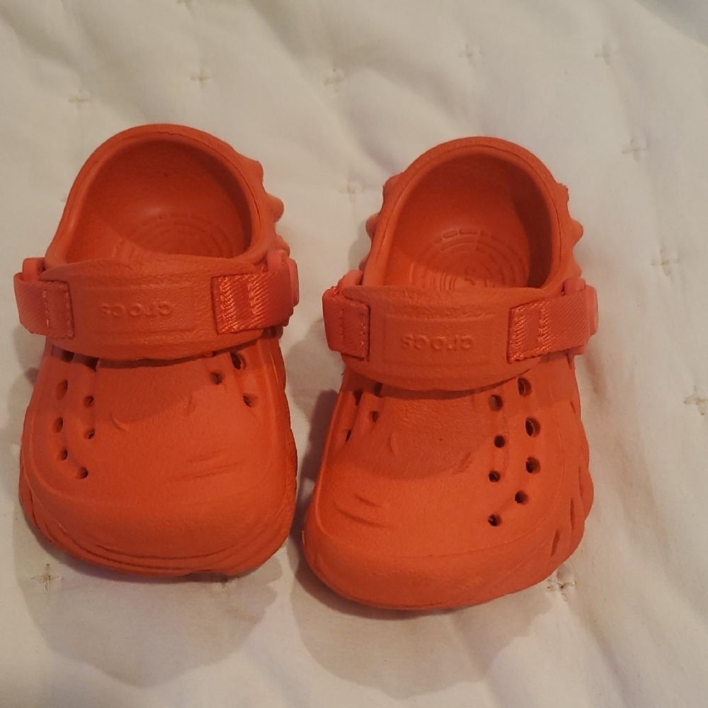 NWOT CROCS Orange Sandals Lightweight Perforated Design (31)
